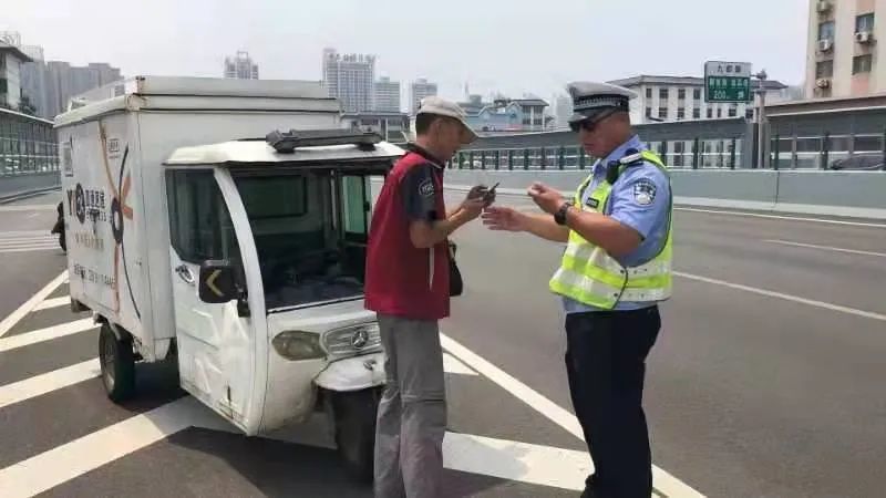 遭貨車碾壓男孩的生命奇跡，醫(yī)生的救贖與生命的希望